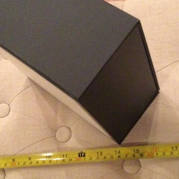 New Gucci Gift Box - Picture 13 of 16